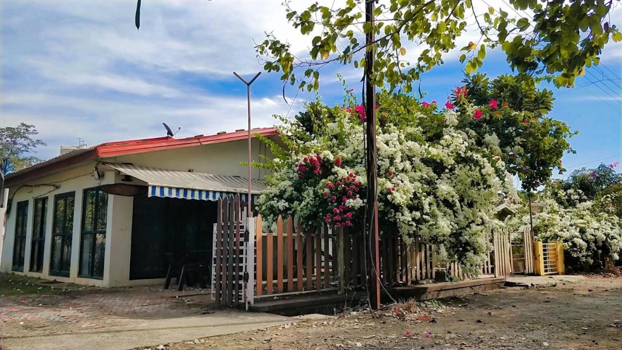 Chalet Ahaz, The Place Of Privacy With Outside Sitting Karjat Exterior photo